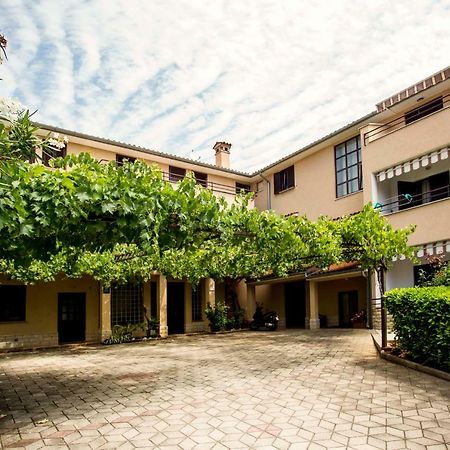Apartment Matteo ロヴィニ エクステリア 写真