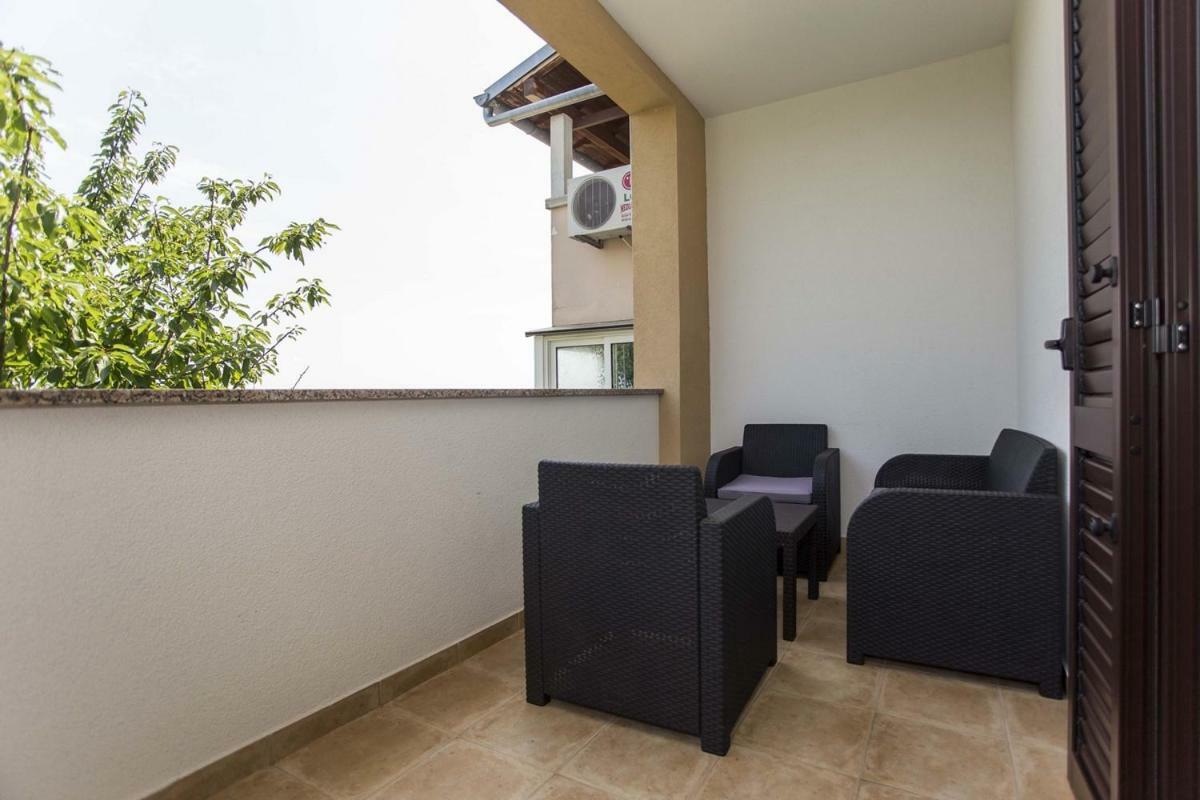 Apartment Matteo ロヴィニ エクステリア 写真
